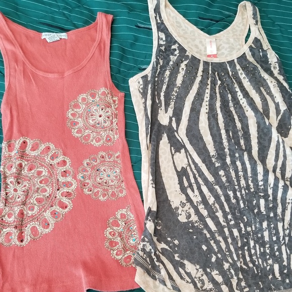 Two Women's Tanks - Picture 1 of 2
